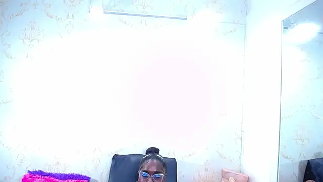 YHENDELYN_STONE's Live XXX Chat