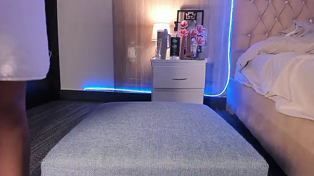 Maddyluxe: онлайн-секс-чат