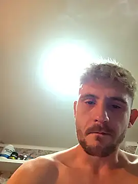 Dejvvvv95: διαδικτυακό σόου στην κάμερα