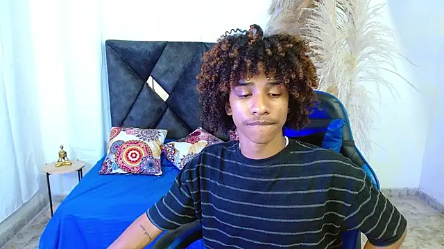 angelll18_'s Live XXX Chat