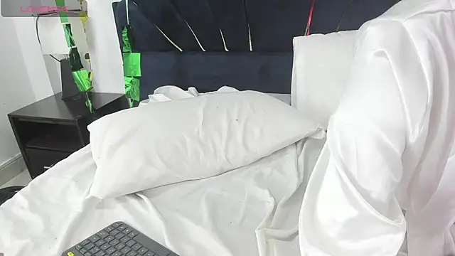 julian_xx's Live XXX Chat