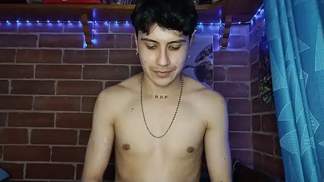 PaulDamico's Live XXX Chat