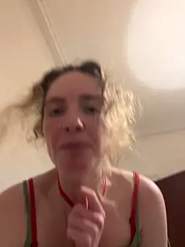 Chatroom XXX en direct de curlyirishgirl