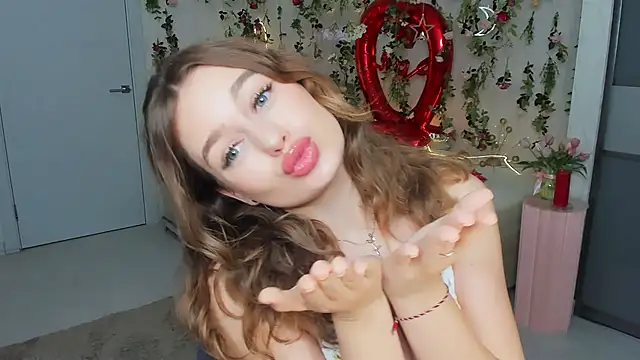 MiracleCurly live XXX chat