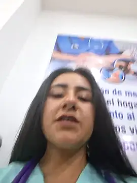 CAROLINE__07: διαδικτυακό σόου στην κάμερα