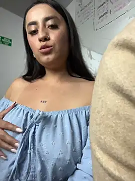 Онлайн чат XXX Antonella_Julieta