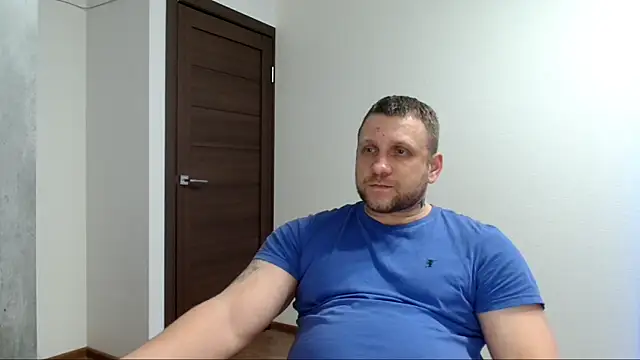 Show modela B-L-O-N-D na web-kameri