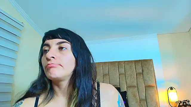 Naughty_KittenmのライブXXXチャット