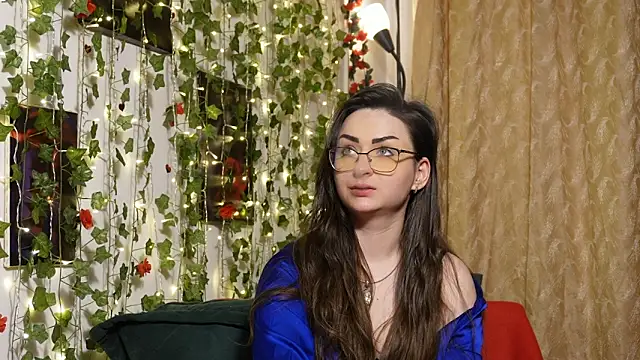 NaughtYHomemadE: онлайн-секс-чат