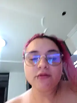 CURVY-HORNY – Live XXX-chat