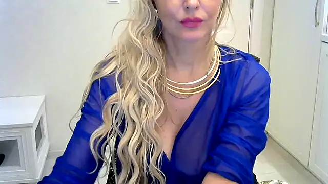 L1ona_Luxe's Live XXX Chat