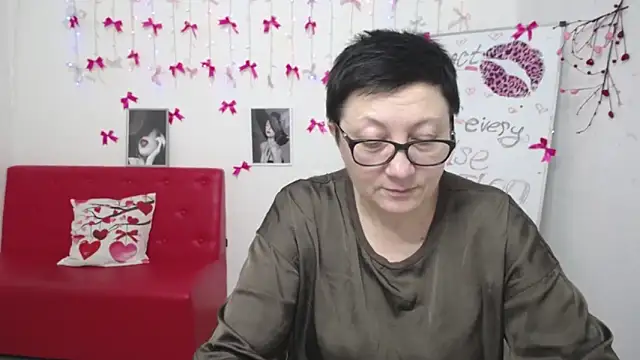 EmilyL0ve's Live XXX Chat