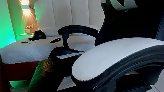 Pokazy przed kamerką – KaisonRouse