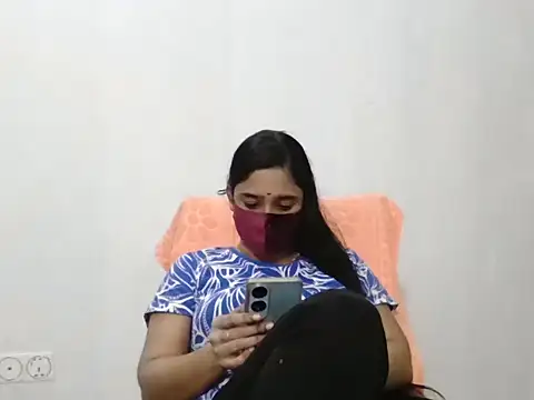 Manchi-: διαδικτυακό σόου στην κάμερα