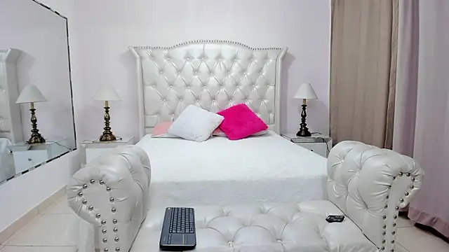 Chat +18 de Nayeli_zamora ao vivo