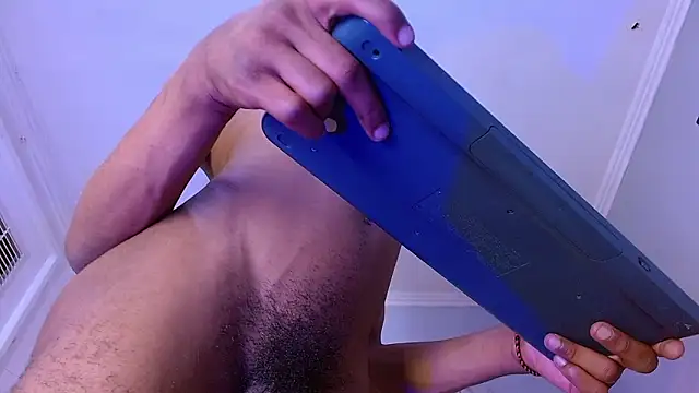 Show modela Santiago_Ortiz_ na web-kameri