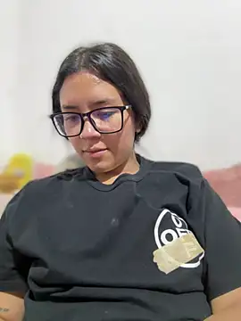 Mila_Morgan Adlı Modelin Canlı XXX Sohbeti