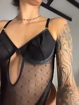 Chat +18 de TweetiePieXXX ao vivo