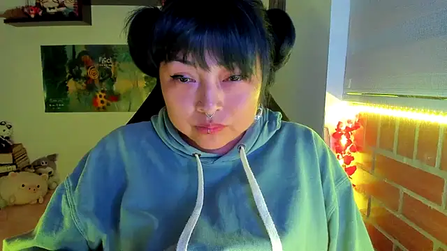 XXX chat uživo modela Shaddycute_