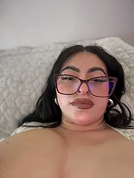 Wkatte: διαδικτυακό σόου στην κάμερα