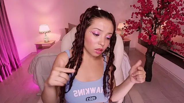 ellie_evans_ live XXX chat