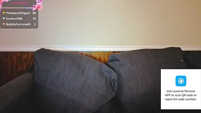 PhatAssBlond: διαδικτυακό σόου στην κάμερα