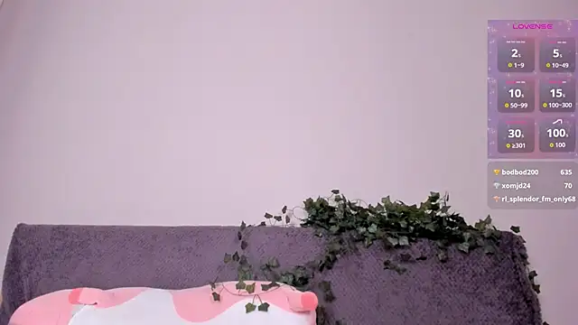 emmelieflorence's Live XXX Chat