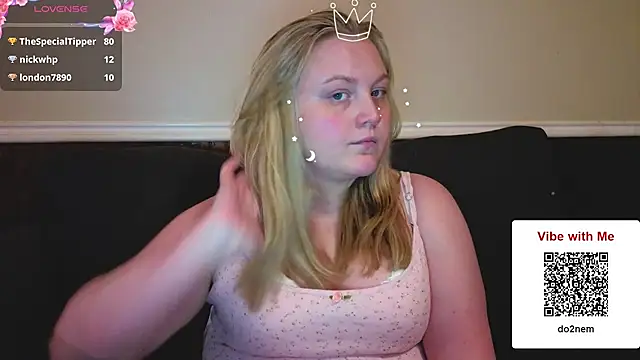 PhatAssBlond Show in webcam