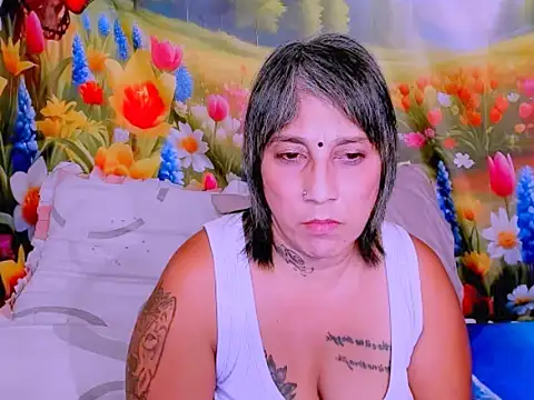 Chat +18 de indianroxy ao vivo