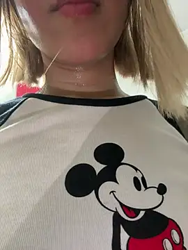 Chat +18 de SweetBunnyGF ao vivo