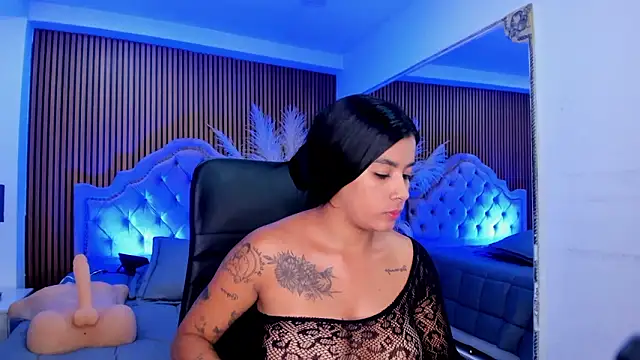 SelenaStonne Adlı Modelin Canlı XXX Sohbeti