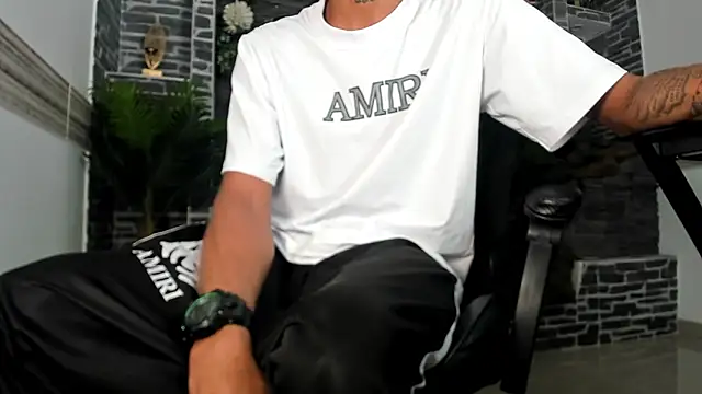 Rpoolrboy's Live XXX Chat