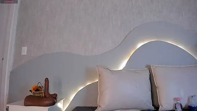 CannelaSmith's Live XXX Chat