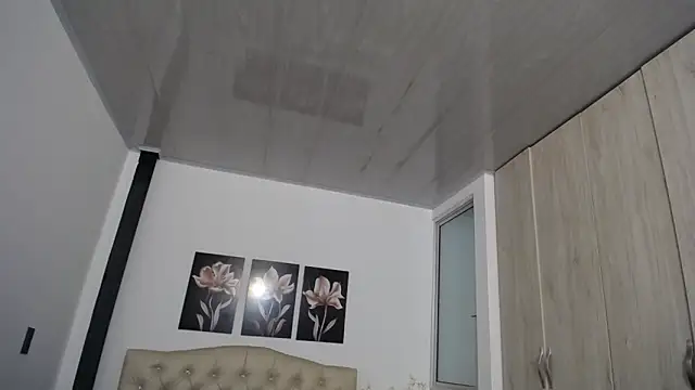 pinky_f00x live XXX chat