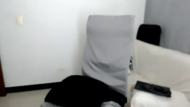 Czat XXX na żywo – Laura-pervert