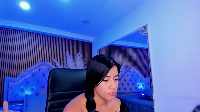 SelenaStonne Adlı Modelin Canlı XXX Sohbeti