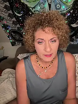 XXX chat uživo modela SuzyCatzz