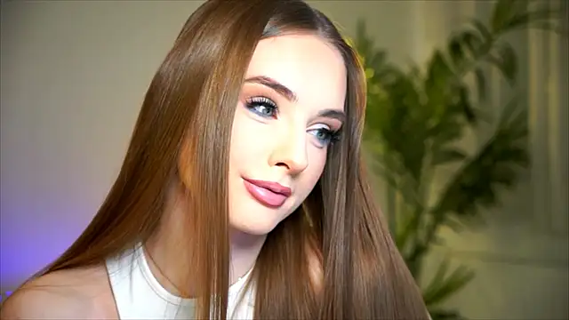 petitegonwiild's Live XXX Chat