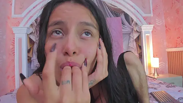 inocent_fire Adlı Modelin Canlı XXX Sohbeti