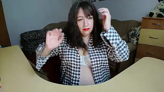 Lucretia_Goldi_: онлайн-секс-чат