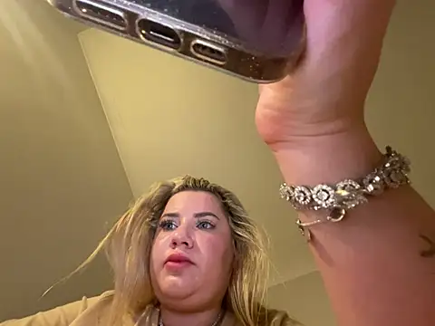 Dianessa-320: онлайн-секс-чат