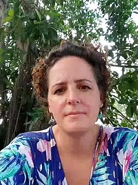 emiliemilf: онлайн-секс-чат