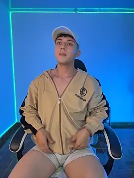 oliver_kyy élő XXX-chatje