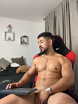 Ezzio_Scolaro Adlı Modelin Canlı XXX Sohbeti