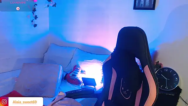 Chat +18 de alaia_sweetxxx ao vivo