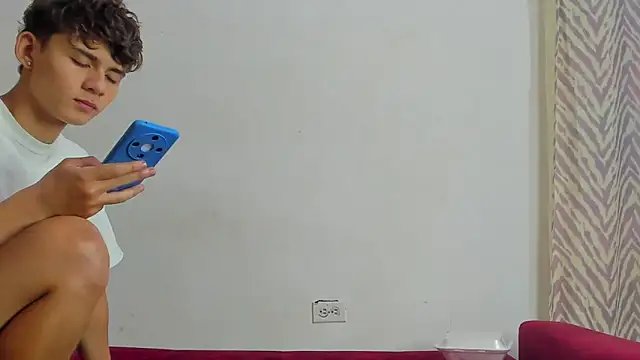 willy_sexxx18's Webcam Show