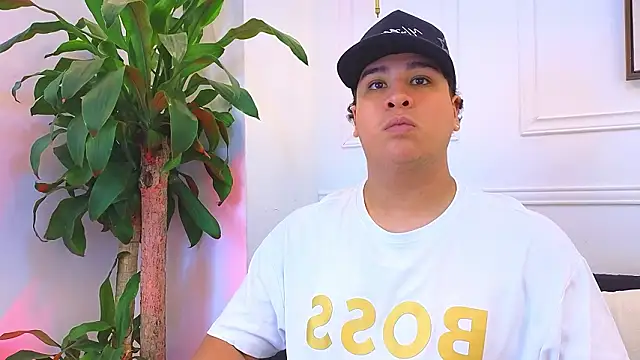 دردشة Naim_Bennetsex الجنسية المباشرة