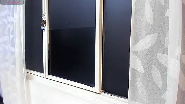 LauraRoot Live XXX Chat