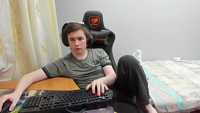 Pertunjukan Kamera Web iliaskrislove