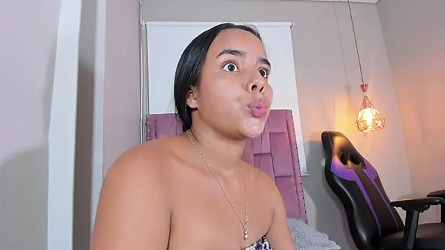 Roxy_Stonee – Live XXX-chat